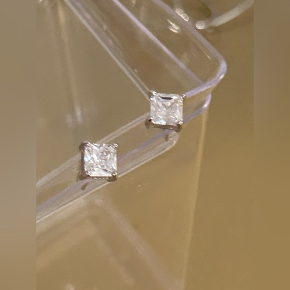 CZ and silver stud earrings NWOT - Picture 13 of 15